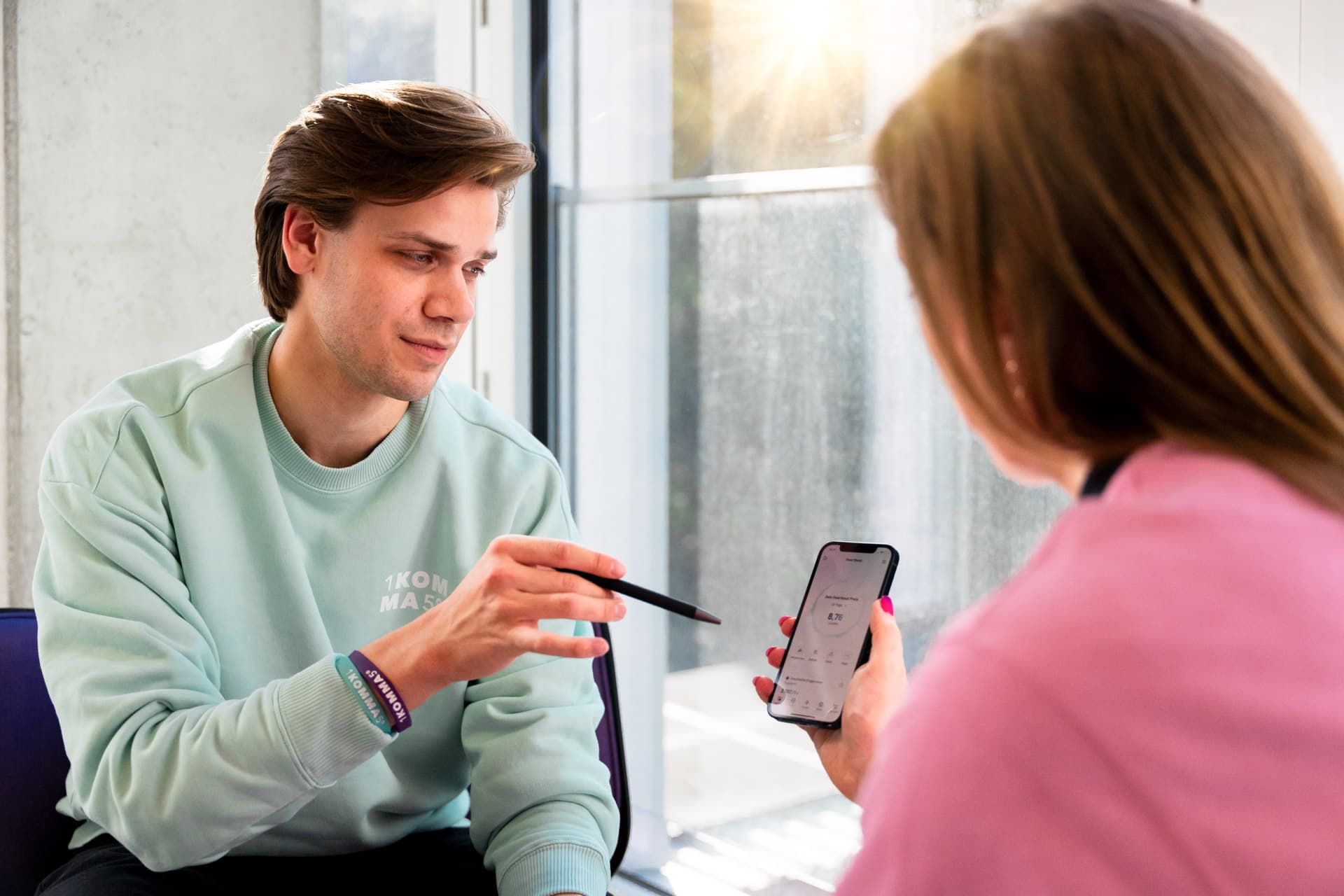 Ladda solcellsbatteri från nätet